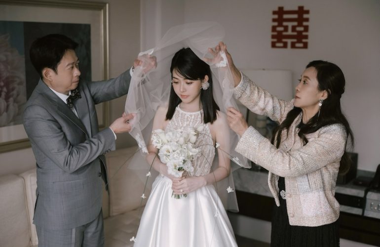 鲜花买回家先做什么：醒花处理的正确顺序
