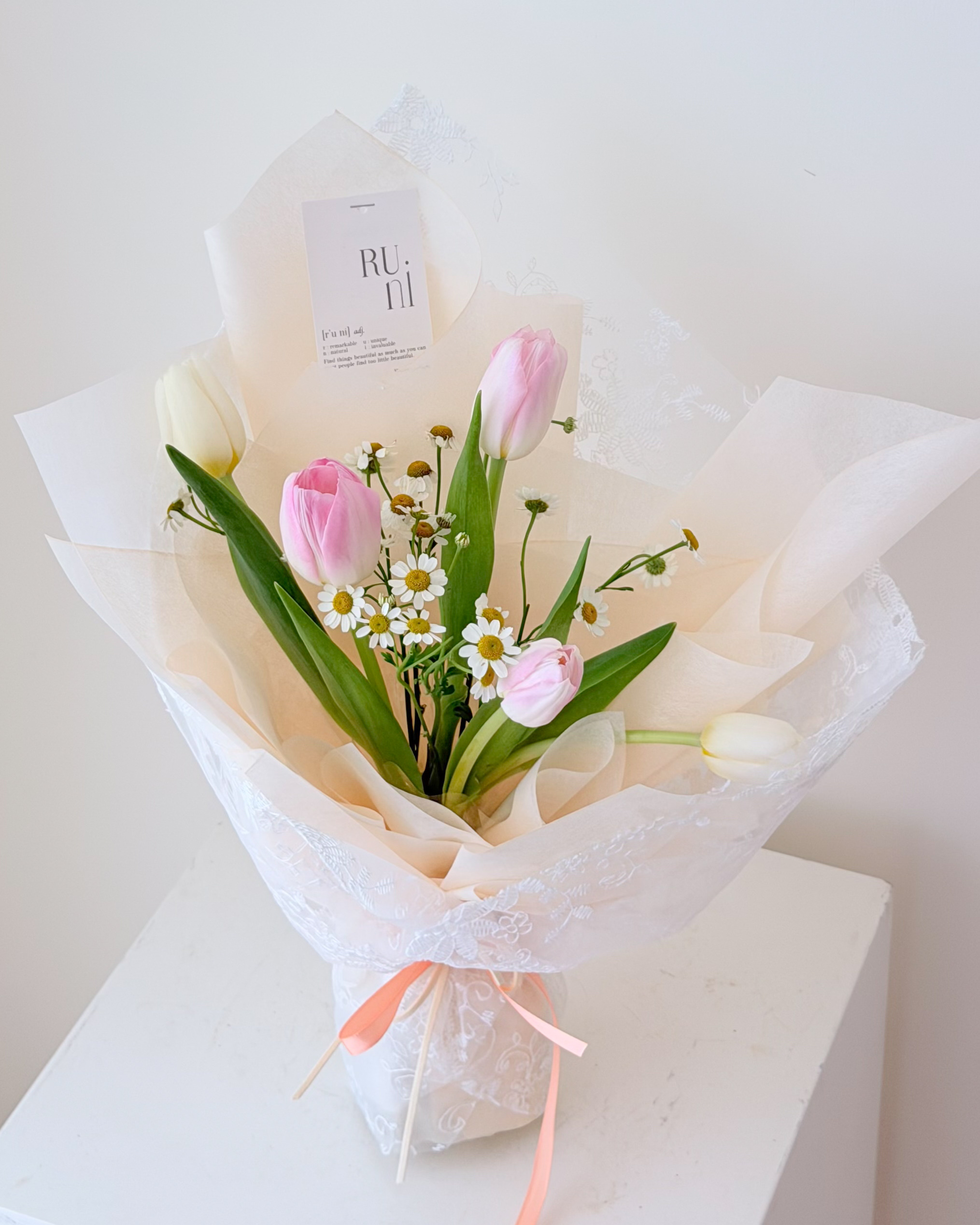 探病送花需要注意什么：花香、颜色与花材选择