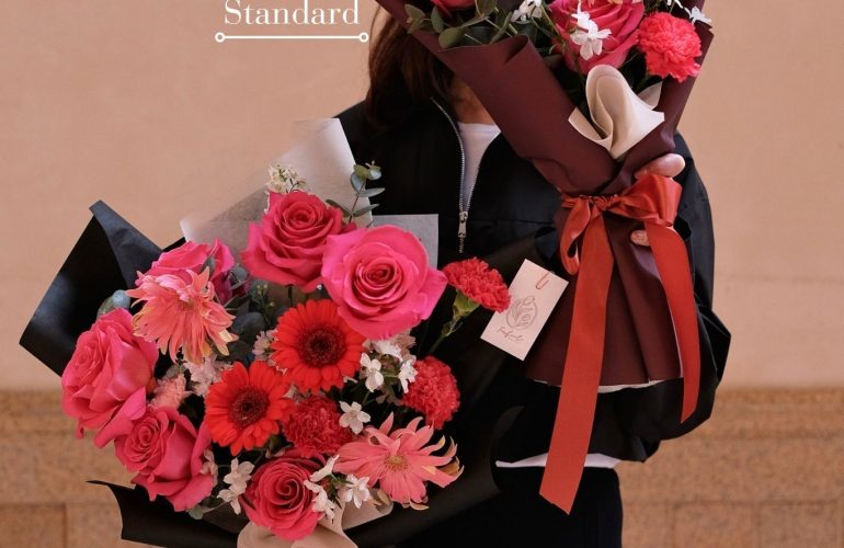 鲜花怎么保存时间更长：日常换水与剪根技巧
